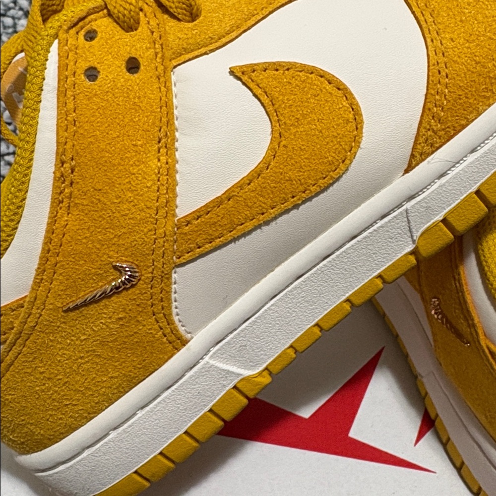 Nike Yellow and White Dunks - Picture 4 of 6